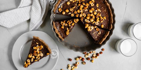 Σοκολατένια τάρτα με φουντούκια / Φωτογραφία: Shutterstock