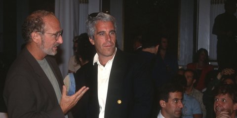 Ο Τζέφρι Επστάιν μιλάει με άγνωστο