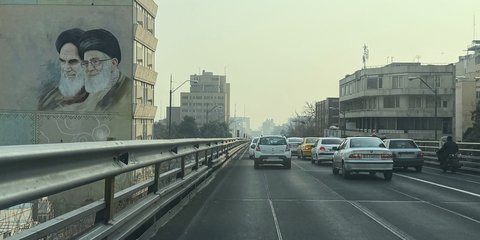 Η παρουσία του καθεστώτος είναι παντού εμφανής στην Τεχεράνη, πρωτεύουσα του Ιράν