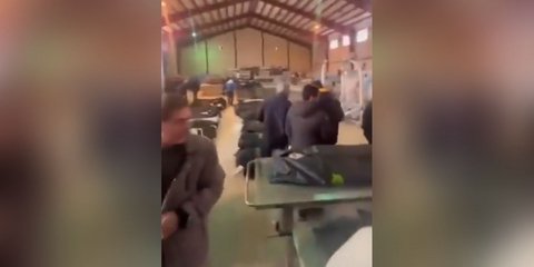 Βίντεο δείχνει εκατοντάδες σορούς ανθρώπων σε σακούλες, μέσα σε χώρο αποθήκης στην Τεχεράνη του Ιράν