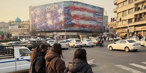 Το Ιράν απειλεί τις ΗΠΑ και όποιο κράτος συνεργαστεί μαζί τους για να πλήξει τη χώρα