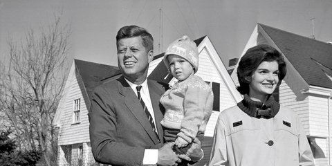 Ο Τζον Κένεντι με τη σύζυγο του Τζάκι και την κόρη του Καρολάιν