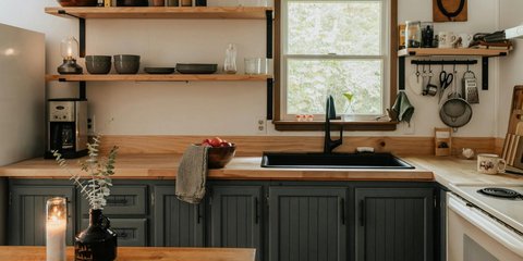 Ούτε μπεζ ούτε λευκό: Tο χρώμα που, σύμφωνα με τη Μάρθα Στιούαρτ, θα κυριαρχήσει στις κουζίνες φέτος