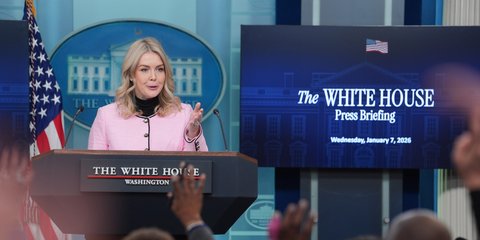 H Καρολάιν Λέβιτ στην ενημέρωση των ΜΜΕ