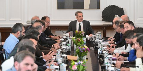 Ο πρωθυπουργός Κυριάκος Μητσοτάκης συναντήθηκε με αγρότες στο Μέγαρο Μαξίμου