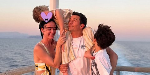 Ο Ορλάντο Μπλουμ καλύπτει το πρόσωπο της κόρης του