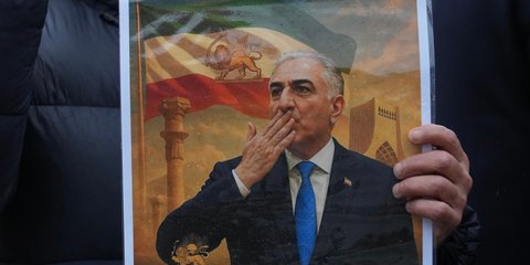 Αφίσα με τον Ρεζά Παχλαβί