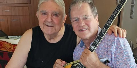 Σπάνια φωτογραφία του Πασχάλη Τερζή με τον Χρήστο Νικολόπουλο