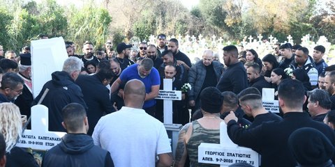Σπαραγμός στην κηδεία του 30χρονου