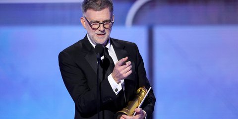 Ο σκηνοθέτης Πολ Τόμας Άντερσον με τη Χρυσή Σφαίρα 