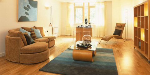 Κανείς δεν βάζει πια μαξιλάρια στον καναπέ: Tο luxury αξεσουάρ που τα αντικαθιστά το 2026