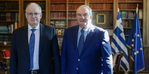 Στον ΠτΔ Κώστα Τασούλα ο πρώην πρωθυπουργός Κώστας Καραμανλής