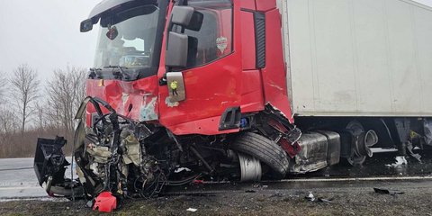 H νταλίκα με την οποία συγκρούστηκε το βαν των φίλων του ΠΑΟΚ