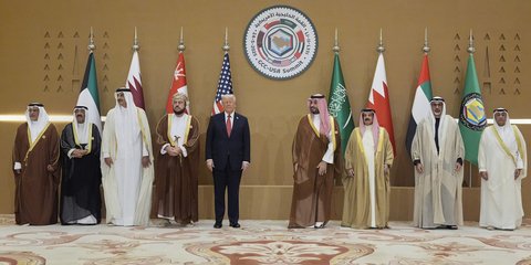 Ο Ντόναλντ Τραμπ με τους ηγέτες των αραβικών κρατών που θεωρούνται σύμμαχοι των ΗΠΑ