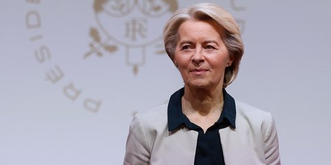 Ουρσουλα φον ντερ Λάιεν λευκο σακακι