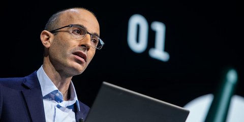 O ιστορικός και συγγραφέας Γιουβάλ Νώε Χαράρι σε παλαιότερη ομιλία του στο Φόρουμ του Νταβός 