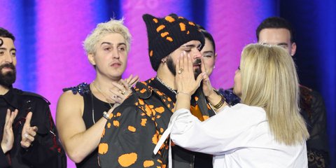 Ο Akylas συγκινημένος με την μητέρα του