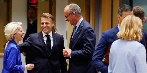 Η Ούρσουλα φον ντερ Λάιεν, ο Φρίντριχ Μερτς και ο Εμανουέλ Μακρόν 