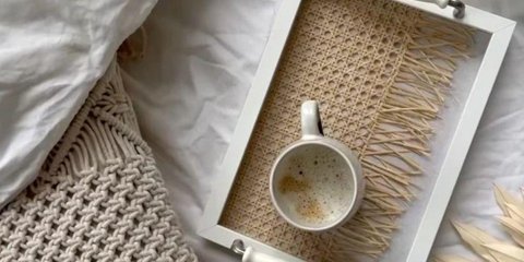 Η κορνίζα από το ΙΚΕΑ μπορεί να μετατραπεί σε στιλάτο δίσκο σερβιρίσματος/ Φωτογραφία: TikTok/ @menawox