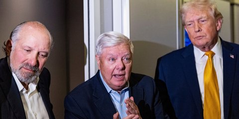 Ο γερουσιαστής Λίντσεϊ Γκράχαμ, δίπλα στον Ντόναλντ Τραμπ