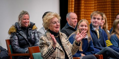 Η Μπέβερλι Χάνετ-Πράις