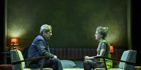 Είδαμε την πολυσυζητημένη «Λόλα» στο Παλλάς: Η γνωστή κινηματογραφική ιστορία στη θεατρική σκηνή