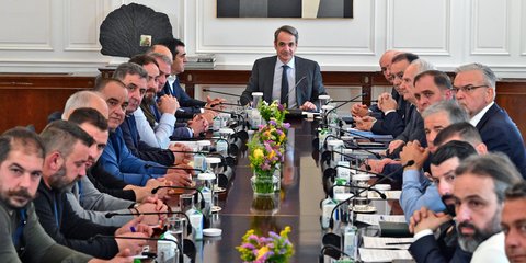 Συνάντηση Κ. Μητσοτάκη με κτηνοτρόφους στο Μέγαρο Μαξίμου