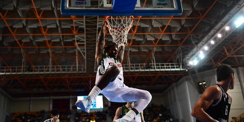 Ο Χέιζ-Ντέιβις καρφώνει