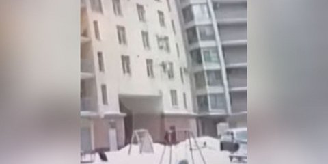 πτώση παιδιού από πολυκατοικία