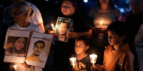 Συγγενείς ατόμων που θεωρούνται πολιτικοί κρατούμενοι στη Βενεζουέλα ζητούν την αποφυλάκισή τους