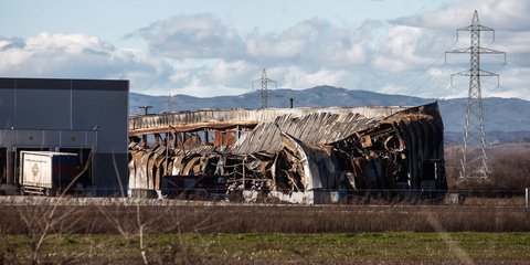 Το εργοστάσιο της «Βιολάντα» στα Τρίκαλα, μετά τη φονική έκρηξη