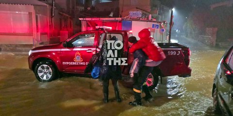 Βροχή επέμβαση της Πυροσβεστικής στη Χίο