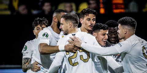 Οι παίκτες της ΑΕΚ πανηγυρίζουν