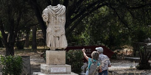 αγαλμα τουριστες