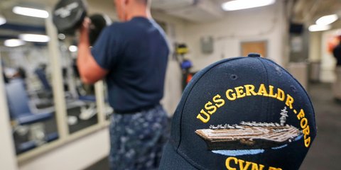 Ναύτης του USS Gerald R. Ford, ασκείται στο χώρο του γυμναστηρίου - Φωτ. αρχείου ΑΡ