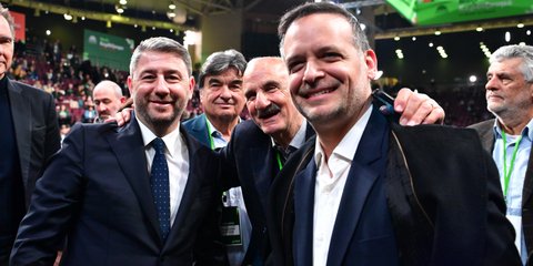 Το Συνέδριο του ΠΑΣΟΚ σε 30 φωτογραφίες: Χαμόγελα, αγκαλιές και... ζυμώσεις