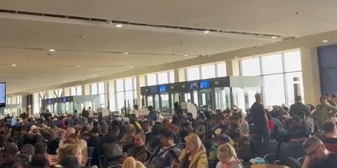 Χιλιάδες άνθρωποι στο αεροδρόμιο του Ντουμπάι λόγω ακυρώσεων των πτήσεων