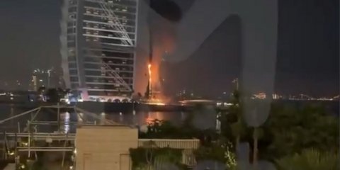 Χτυπήθηκε από ιρανικό drone το ξενοδοχείο Μπουρτζ αλ Αράμπ στο Ντουμπάι