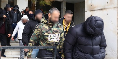 Εκ των συλληφθέντων από το κύκλωμα που έκανε απάτες σε βάρος του Δημοσίου