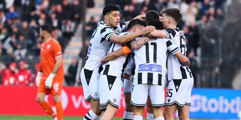 Παίκτες του ΠΑΟΚ πανηγυρίζουν