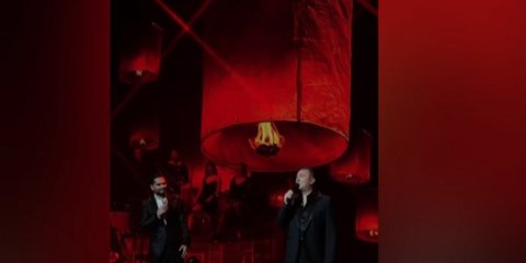 Ο αποχαιρετισμός του Ρέμου στη Μαρινέλλα από τη σκηνή του ΝΟΧ