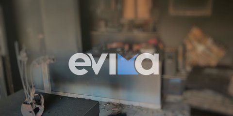 Το κατεστραμμένο σαλόνι του σπιτιού