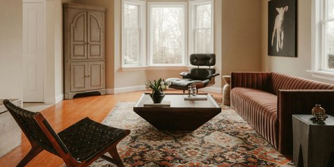 Πριν και μετά: Τέσσερις σκοτεινοί χώροι μεταμορφώνονται σε φωτεινά σαλόνια από αρχιτέκτονες