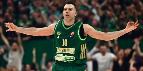 Ο Κώστας Σλούκας με τη φανέλα του Παναθηναϊκού AKTOR