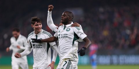 Ο Τεττέη πανηγυρίζει