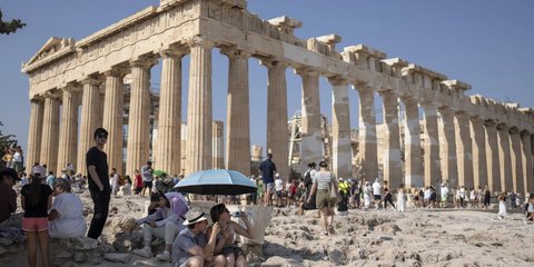 Τουρίστες στην Ακρόπολη