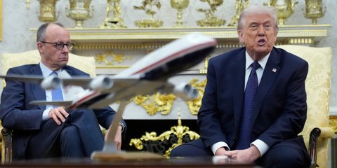 Ο Αμερικανός πρόεδρος Ντόναλντ Τραμπ και ο Γερμανός καγκελάριος Φρίντριχ Μερτς