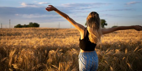 Χαρούμενη γυναίκα  