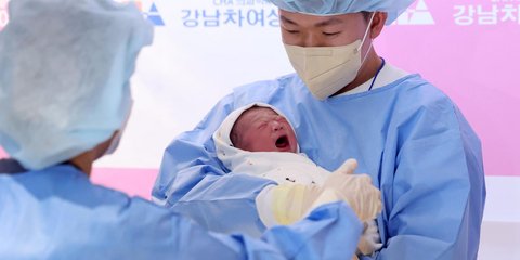 Ο Jeong Yong-jun, παιδί της Sreydani, μιας μετανάστριας από την Καμπότζη, και του Κορεάτη Jeong Hae-deok / FACEBOOK 