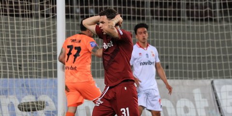 O απογοητευμένος Γιάνι Ατανάσοφ της ΑΕΛ στη διάρκεια του αγώνα με τον Πανσερραϊκό